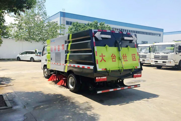 東風(fēng)環(huán)衛(wèi)掃地車