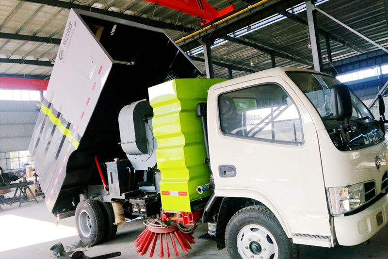沒(méi)有掃刷的清掃車
