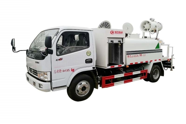 東風(fēng)小多利卡霧炮車(圓弧罐體3立方、30米噴霧機(jī))