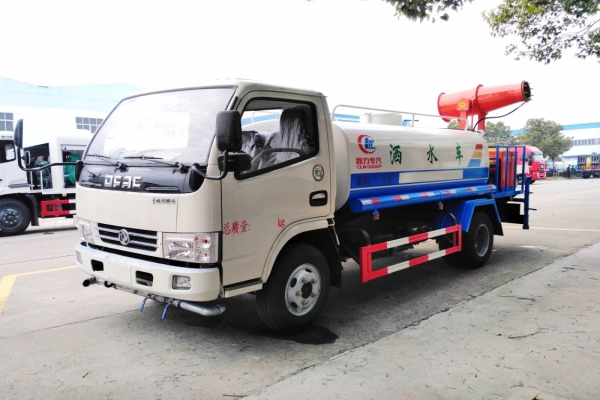東風小多利卡綠化噴灑車(4.5立方、30米霧炮機)