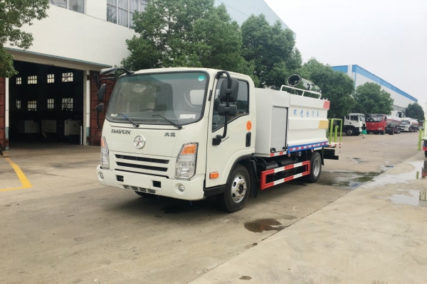 大運多功能抑塵車(5噸、30米霧炮機)