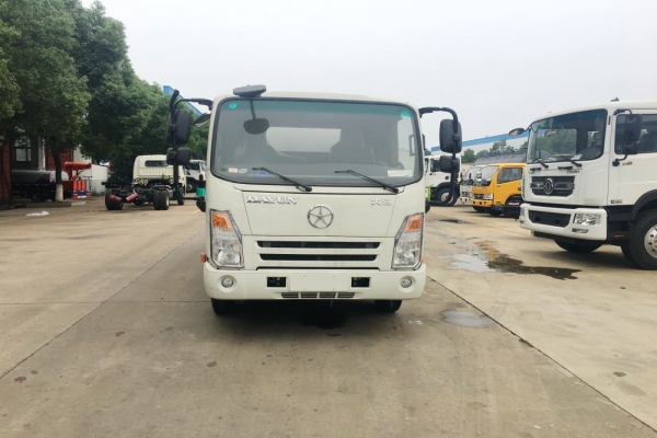 大運多功能抑塵車(5噸、30米霧炮機)