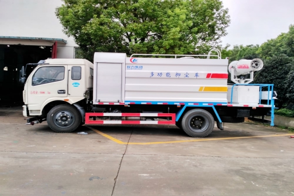 東風大多利卡霧炮車(方形9噸、30-60米噴霧機)