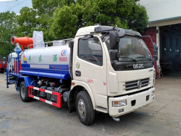 東風大多利卡噴灑車(8噸、30-40米噴霧機)