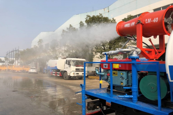 東風大多利卡霧炮車(8噸、30-40米噴霧機)