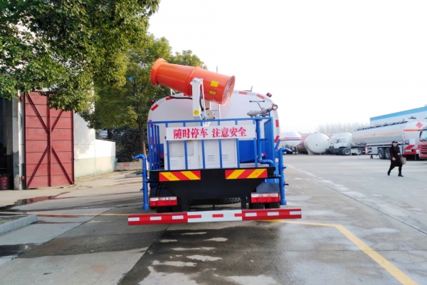 東風D9多利卡綠化噴灑車(12立方、30-35米霧炮機)