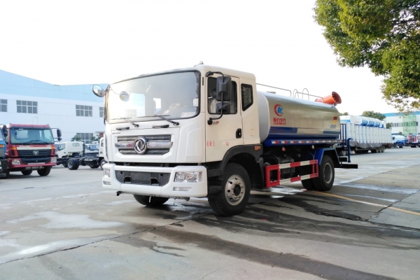 東風D9多利卡綠化噴灑車(12立方、30-35米霧炮機)