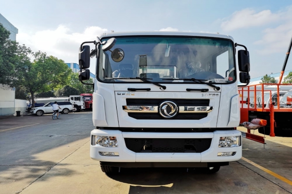 東風多利卡D9抑塵車(方形廂體、50-100米霧炮)