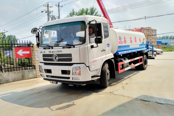 東風(fēng)天錦多功能灑水抑塵車(12立方、30米噴霧機(jī))