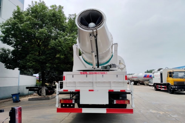 東風(fēng)T5后雙橋多功能抑塵車(chē)(60-120米霧炮)