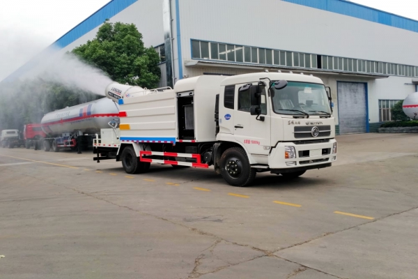 東風(fēng)天錦霧炮車(11方、18噸總質(zhì)量、50-100米噴霧機(jī))