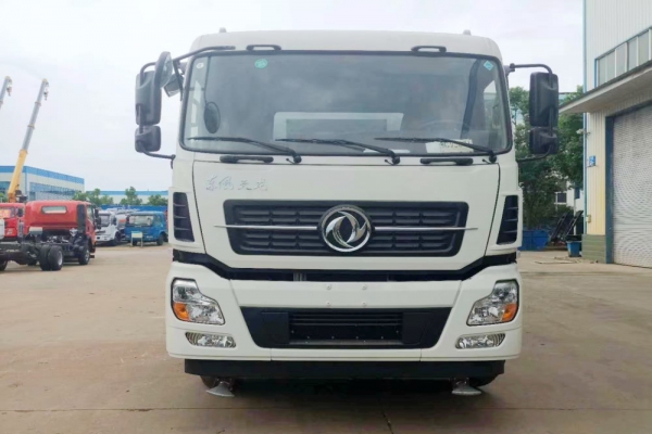 東風(fēng)天龍多功能抑塵車(60-120米霧炮機(jī))