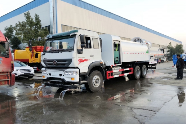 重汽斯太爾后雙橋抑塵車(60-120米霧炮機)