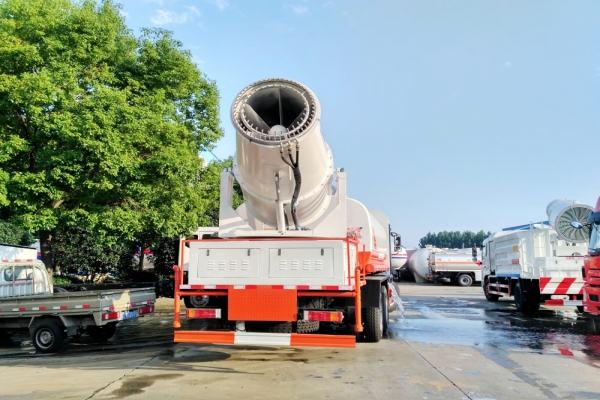東風(fēng)隨專后雙橋抑塵車(60-120米霧炮機)