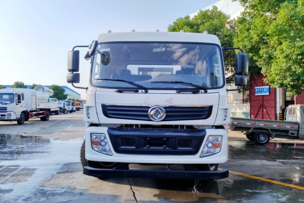 東風(fēng)隨專后雙橋抑塵車(60-120米霧炮機)
