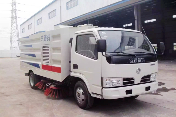 東風(fēng)小多利卡國(guó)五掃路車(chē)現(xiàn)車(chē)