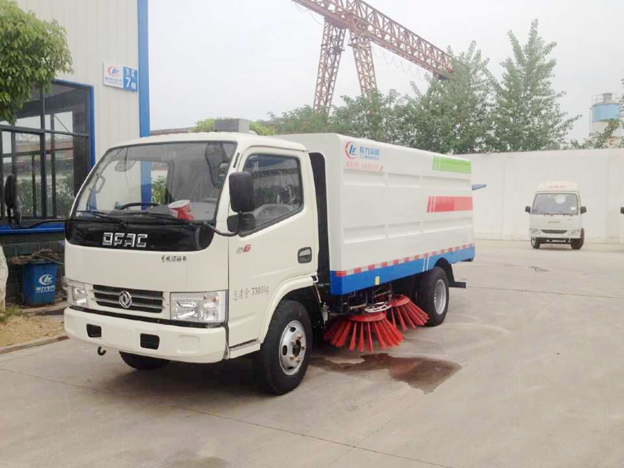 東風小多利卡國五掃路車現(xiàn)車