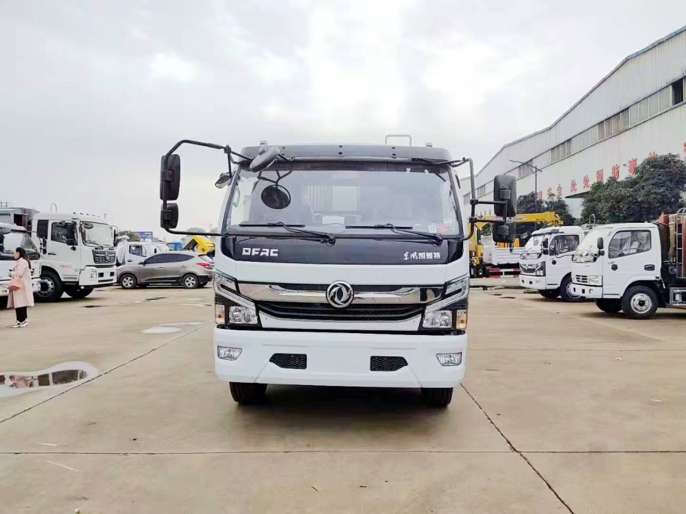 東風(fēng)大多利卡國六垃圾壓縮車圖片