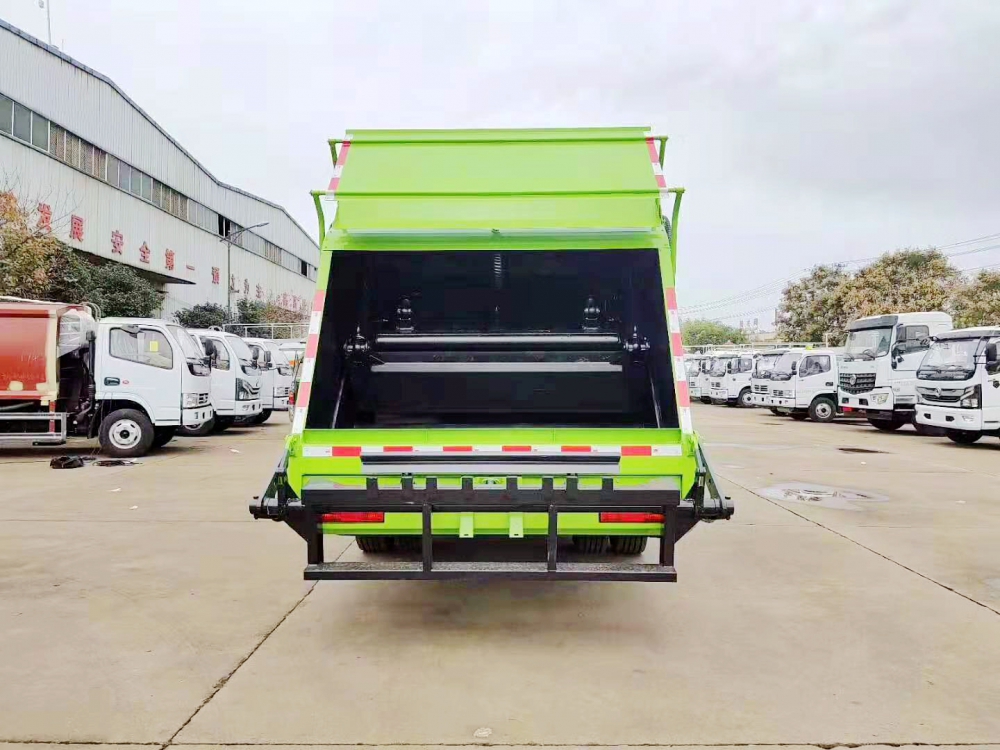 東風(fēng)大多利卡國六垃圾壓縮車圖片